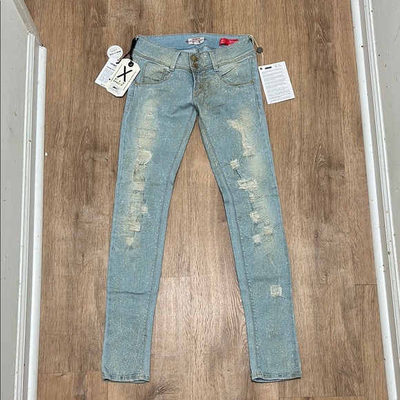 MET JEANS | Women’s Distressed Bedazzled Denim Skinny Jeans - Picture 2 of 5